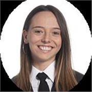 Biologa imparte clase de ciencias i algunos idiomas a niñs de primária o secundária