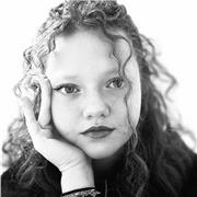Fille d’une prof de Français je suis à l’aise avec l’enseignement et ai toutes les ressources nécessaires pour venir en aide à ceux pour qui cette langue est plus difficile! Je suis très à l’aise avec les plus jeune et ce depuis toujours !