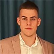 Charismatic and a happy person wanting to help people overcome the fear of studying a new language 