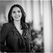 Professionnel de la communication et française d’origine. Je fais régulièrement des conférences et des présentations.