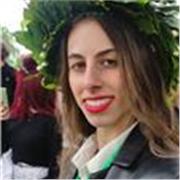 Laureata in Chimica dell'Ambiente, con esperienza in centri didattici per studenti di scuole superiori.