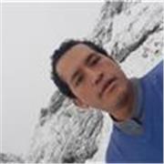 Profesor de matematicas, imparte clases a alumnos preuniversitarios