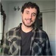 Graduado en matemáticas y física por la Universidad de Oviedo y con un máster en matemáticas y computación por la UC.