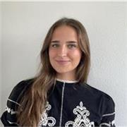 Soy estudiante de Educación Primaria de la mención de Audición y Lenguaje, me encanta dar clases y ayudar a los más pequeños.