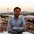 Daha cok lise ve sonrasi, ingilizcesini kariyeri baglaminda onemseyen, dilin zekice kullanimindan ogrenme hazzi alanlara ideal.
