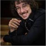Diplomato col massimo dei voti impartisce lezioni di Pianoforte, Solfeggio, Dettato, Armonia