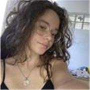 Je donne des cours en ligne, je peux t’aider à améliorer ton français ou t’apprendre toutes les bases. 
