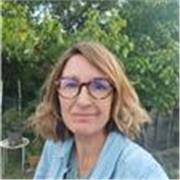Vous souhaitez discuter aisément en français de façon ludique et personnalisée, je suis de Bayonne et disponible en ligne. 