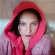 Profesor de dibujo dicta clases a niños de todas las edades