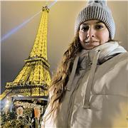 Profesora titulada en primaria y especializada en música en inglés. Podría impartir clases tanto a domicilio como de manera remota