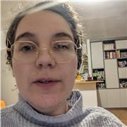 Prof passionnée de philosophie, travaille dans une ambiance sympa