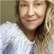 Sono tedesca (di Berlino) e vivo a Bologna dal 2008. Il mio italiano è buono, ma mi manca parlare tedesco! Mi piacerebbe insegnare