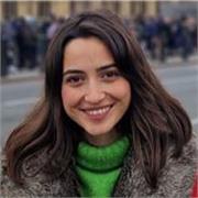 Maestra de Primaria y especialista en Inglés, con una metodología creativa y personalizada para que aprender sea divertido