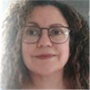 Profesora de tecnología dirijido a alumnado de la ESO
