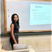 Aulas de Língua Portuguesa, com ênfase em leitura crítica, análise linguística e ortográfica