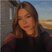Hola soy Helena, soy estudiante y doy clases de repaso de inglés