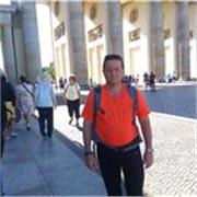 Profesor de Idioma alemán, y apto para edades comprendidas entre 18 años y más. Especialmente para jóvenes en capacitación.