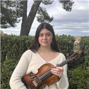 Profesora de violín y teoría musical que ofrece clases de nivel diversos niveles, tanto de iniciación, como de grado elemental y profesional
