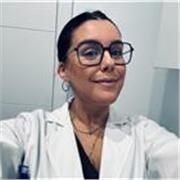 Profesora titulada con bachillerato, grado superior y cursando una Carrera universitaria de Ciencias. 