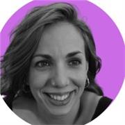 Profesora de inglés, de competencias digitales, de igualdad de género, de memoria y atención, mindfulness y respiración.