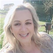 Profesora para dar clases de idiomas a personas mayores como terapia para mantener la salud cognitiva