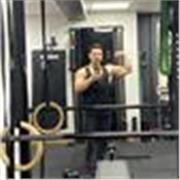 Profesor de educación física especializado en entrenamiento personal, ex campeón nacional de calistenia y streetlifting