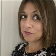 Sono un’insegnante di Italiano e impartisco lezioni su tutte le materie per le classi primarie e di Italiano, storia e geografia per le classi medie