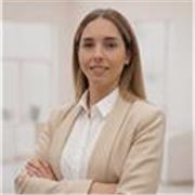 Me defino como una persona responsable, paciente y organizada.
Me gusta enseñar de una forma cercana.