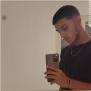 studente liceale con voglia di mettersi in gioco, e soprattutto, aiutare ragazzi/bambini con le nozioni di cui dispone