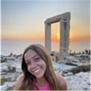 Soy Alexia, estudiante en Barcelona, y doy clases de matemáticas para alumnos de primaria y secundaria. 

