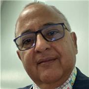 Arquitecto y profesor universitario, fcon más de 30 años de experiencia da clases de Autocad