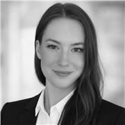 Deutsch-Nachhilfelehrerin, die Kinder und Jugendliche aller Altersgruppen unterrichtet.