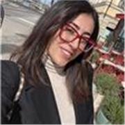 Ragazza Universitaria offre lezioni di spagnolo per studenti di scuole medie e superiori