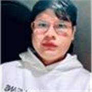 Me considero una persona organizada y orientada a resultados, ya que en mi puesto anterior gestioné múltiples proyectos de forma