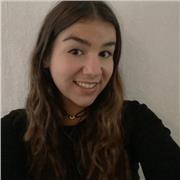 Étudiante en classe de terminale générale, je suis passionnée d’histoire et je souhaite mettre cette passion à profit pour aider