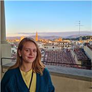 Studentessa di Economia impartisce lezioni di lingue e ed economia aziendale