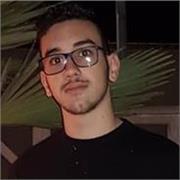 Studente Universitario di economia aiuta con lo studio