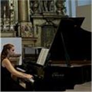 Insegnante di Pianoforte, teoria musicale e solfeggio, adatto a tutte le età. Sono laureata in Conservatorio.