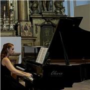 Insegnante di Pianoforte, teoria musicale e solfeggio, adatto a tutte le età. Sono laureata in Conservatorio.