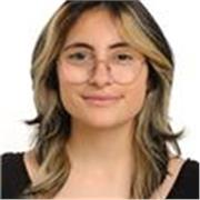 Soy una alumna de bachillerato, 16 años, en busca de experiencia. A pesar de mi corta edad domino el inglés y español y tengo un nivel B1-B2 en francés. Cabe a destacar que la literatura también es mi fuerte. Soy una chica paciente, carismática y graciosa