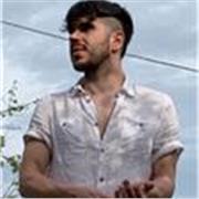 Insegnante di italiano per stranieri a Trieste, laureato in Scienze Politiche, offre lezioni orientate alla cultura italiana.