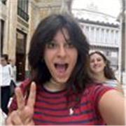 Ragazza universitaria con maturità classica che impartisce lezioni di italiano medie e liceo