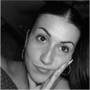 Profesora de inglés para niños de primaria/ESO/bachiller. Tengo el título de C1 y nací y viví en el extranjero, yendo a colegios en inglés. Mi acento es británico