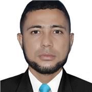 Profesor de sociales y eduación física que acompaña en el aprendizaje y comportamiento de los niños