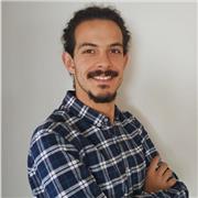 Profesor de Historia, Historia del Arte y Geografía imparte clases a niños de todas las edades