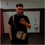 Profesor de primaria con mínima experiencia enseñando y profesor informático básico .