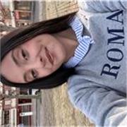 Con cualidades para niños y enseñar a la vez que se divierten. Tengo un B1 en inglés y estoy cursando un B2. 