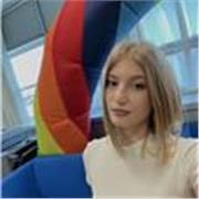 Studentessa universitaria impartisce lezioni di inglese, italiano e storia dell’arte per studenti di liceo e scuole e medie