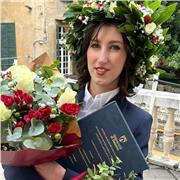 Laureata in lettere, impartisco lezioni di più materie.