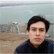 Profesor de Ciencias imparte clases a alumnos de secundaria